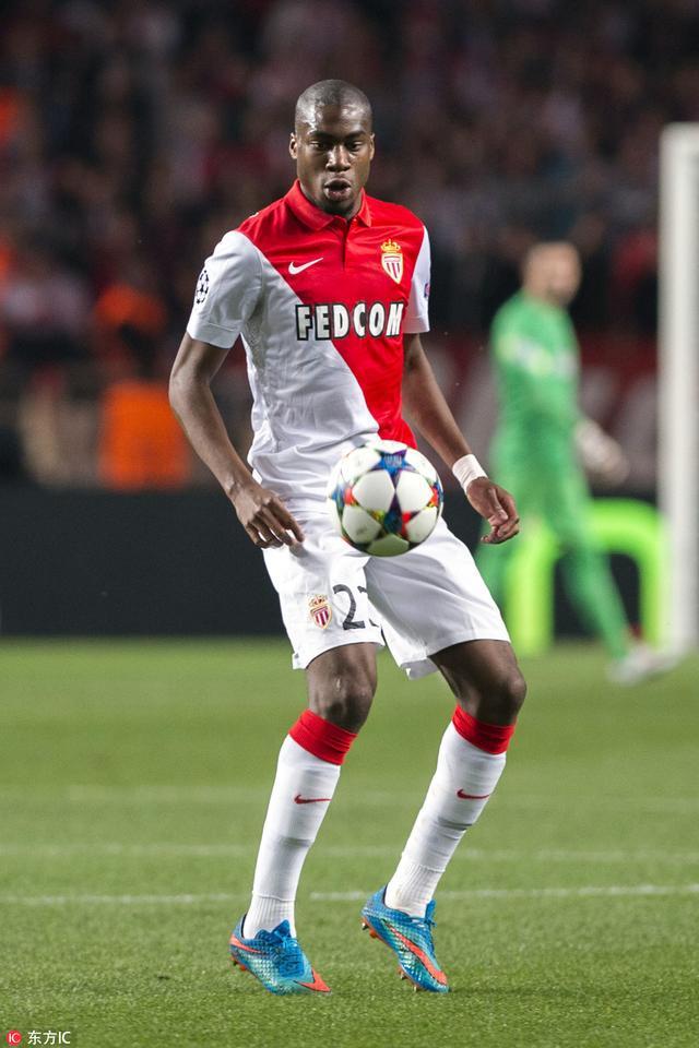 [NBA]格林单打东契奇 后撤步三分命中